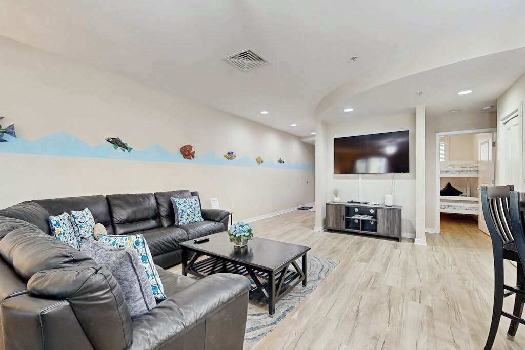 Renovated Condo With Ocean And Back Bay Views, Central Ac, & Pools - 維吉尼亞海灘