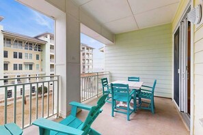 Outdoor dining - Renovated condo with ocean and back bay views, central AC, & pools (Virginia Beach)