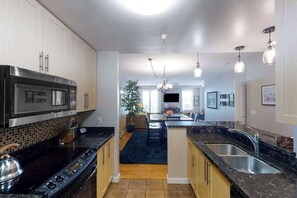 Fridge, microwave, oven, stovetop - Great condo with 2 balconies, excellent ocean & bay views, 3 pools, & gym (Virginia Beach)