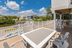 Outdoor dining - Lovely canal-front home between bay & beach with private pool, dock, & AC (Virginia Beach)