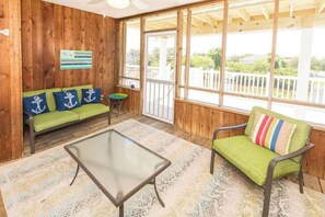 TV, video games, table football, offices - Lovely canal-front home between bay & beach with private pool, dock, & AC (Virginia Beach)