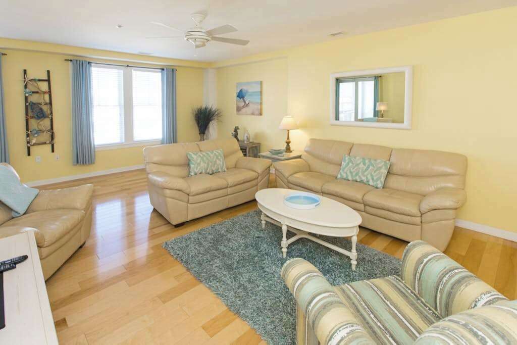 Bright 3rd-floor Courtyard Condo With Balcony, Pools, Gym, & Ac - False Cape State Park, Virginia Beach