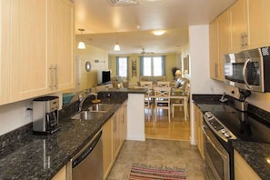 Fridge, microwave, oven, stovetop - Bright 3rd-floor courtyard condo with balcony, pools, gym, & AC (Virginia Beach)