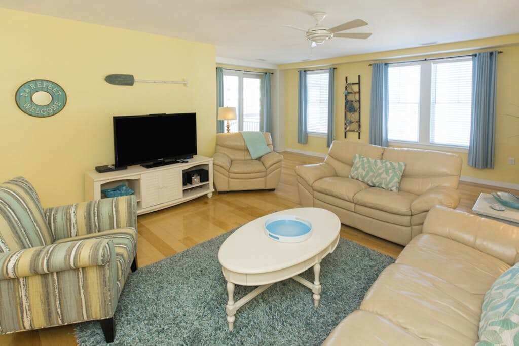 TV, DVD player, offices