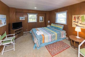 WiFi, bed sheets - Wonderful cottage w/Ping-Pong Table, WiFi, central AC, Deck - across from beach (Virginia Beach)