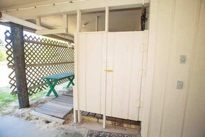 Property grounds - Wonderful cottage w/Ping-Pong Table, WiFi, central AC, Deck - across from beach (Virginia Beach)