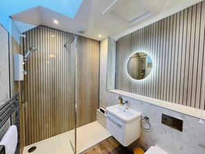 A modern bathroom with a shower, a sink, and a mirror. - Nevis Nook near Fort William (Torlundy)