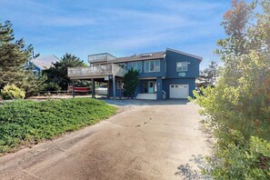 Exterior - Semi oceanfront house with outdoor pool and cabana - steps to beach (Virginia Beach)