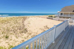 On the beach - Nautical Dream, redecorated oceanfront home with incredible views and decks (Virginia Beach)