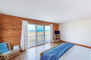 Iron/ironing board, WiFi, bed sheets - Nautical Dream, redecorated oceanfront home with incredible views and decks (Virginia Beach)