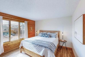 Iron/ironing board, WiFi, bed sheets - Nautical Dream, redecorated oceanfront home with incredible views and decks (Virginia Beach)