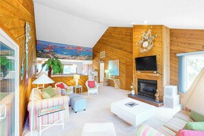 TV, offices - Bright and comfortable home steps from beach w/private pool, WiFi, & central AC (Virginia Beach)