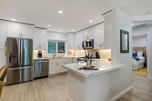 Coastal Palms - Walkable to Lower Village