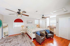 A bedroom with a bed, two chairs, a ceiling fan, a rug, and a window with blinds. - Dog-friendly home w/private pool and washer/dryer, WiFi, central AC, patio, deck (Virginia Beach)