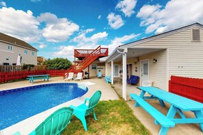 Pool - Dog-friendly home w/private pool and washer/dryer, WiFi, central AC, patio, deck (Virginia Beach)