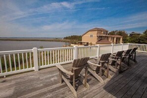Terrace/patio - Incredible bayfront home with private dock, pool & 2 fireplaces (Virginia Beach)