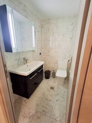 Bathroom - Fotis Urban Athens Beauty (Nea Ionia)
