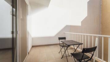 Deluxe-Apartment, Meerblick | Speisen im Freien