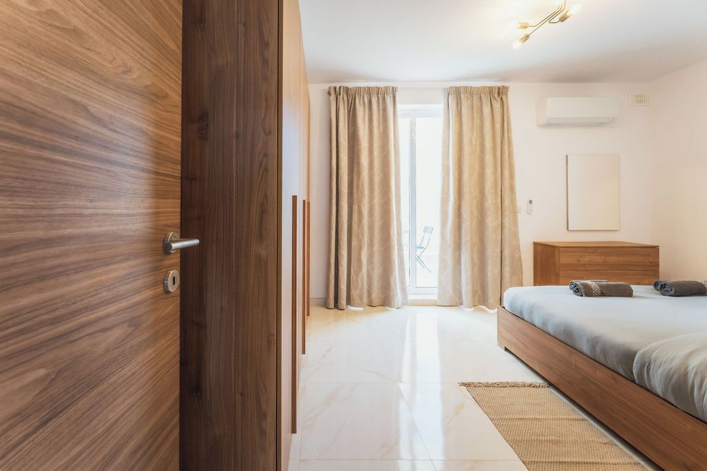 Appartamento Deluxe, vista mare | Ferro/asse da stiro, Wi-Fi gratuito