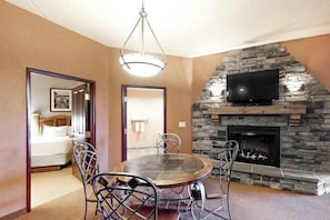 Dining - 3rd-floor condo with elevator, jetted tub, full kitchen, & fireplace (Wisconsin Dells)