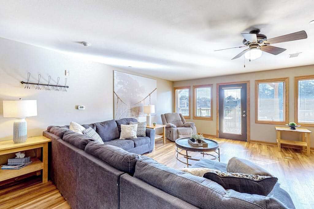 TV, fireplace, offices