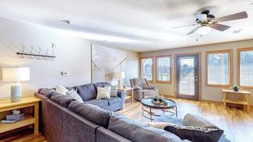 TV, fireplace, offices