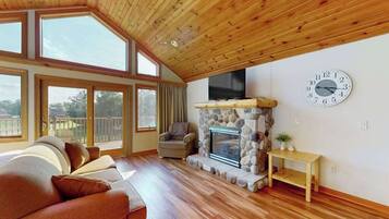 TV, fireplace, offices