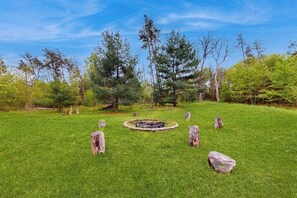 Property grounds - Peaceful log cabin with patio, gas grill, fire pit & WIFI (New Lisbon)