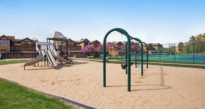 Course View Condo, with Jetted Tub, Fireplace, Shared Pool & Resort Amenities