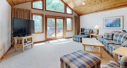 Course View Condo, with Jetted Tub, Fireplace, Shared Pool & Resort Amenities
