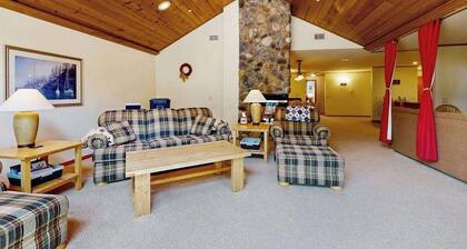 Course View Condo, with Jetted Tub, Fireplace, Shared Pool & Resort Amenities