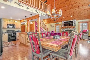 Dining - Rustic lakefront home with shared dock & boat slip, game room & stunning gazeebo (Necedah)
