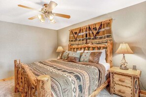 Desk, iron/ironing board, travel cot, WiFi - Rustic lakefront home with shared dock & boat slip, game room & stunning gazeebo (Necedah)