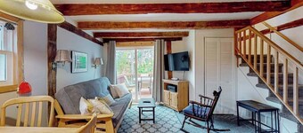 170 Year old countryside cottage with deck - Location near Devil's Lake