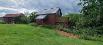 170 Year old countryside cottage with deck - Location near Devil's Lake