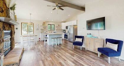 Cozy Home in Lake Arrowhead w/ shared amenities such as pools, tennis, & golf