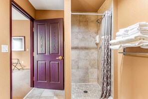 Shower, hair dryer, towels - Chula Vista Condo | Fireplace + Jetted Tub + Adventure Perk (Wisconsin Dells)