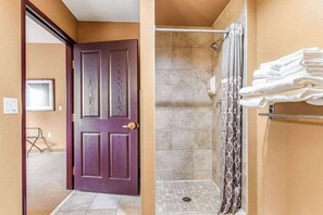 Shower, hair dryer, towels - Riverside resort condo with on-site golf, dining (Wisconsin Dells)