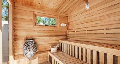 Modern dog-friendly cabin with hot tub, gas fireplace, patio, grill, & washer/dr