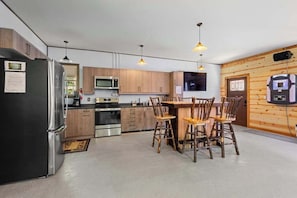 Fridge, microwave, oven, stovetop - Modern dog-friendly cabin with hot tub, gas fireplace, patio, grill, & washer/dr (Conover)