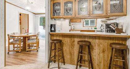 Charming home with gas grill, full kitchen, deck, patio, TV, and washer/dryer