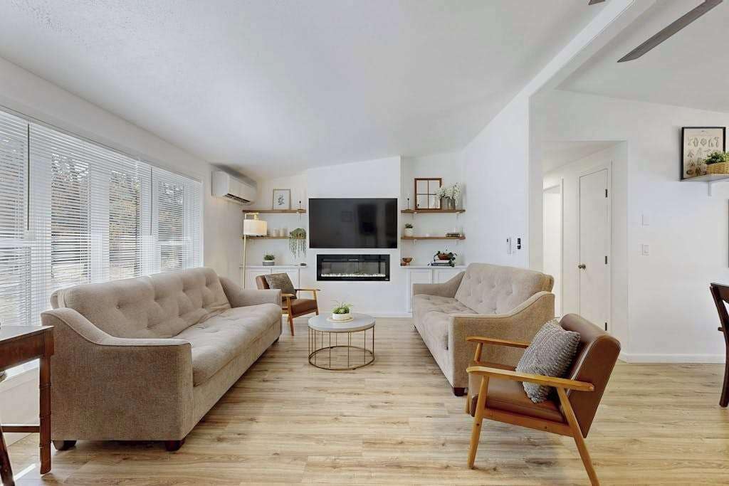 TV, fireplace, offices