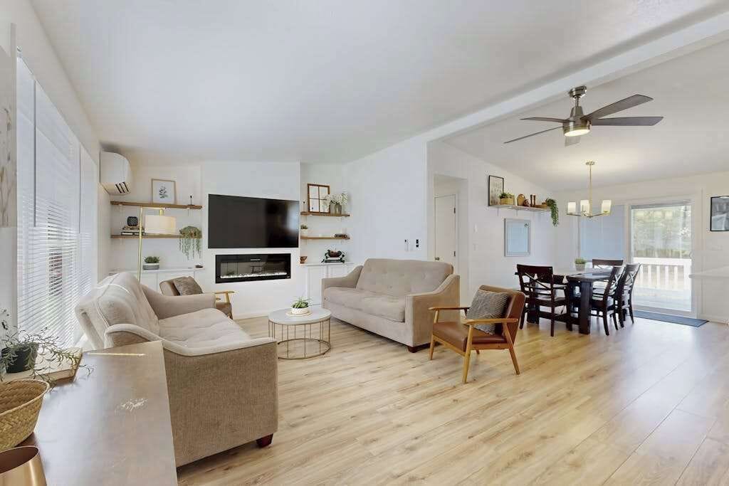 TV, fireplace, offices
