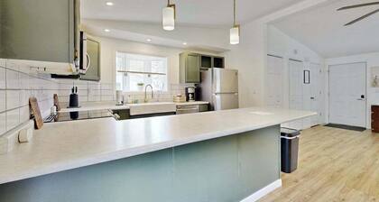 Charming Farm Country Retreat Near Wisconsin Dells Attractions, w/firepit & WIFI
