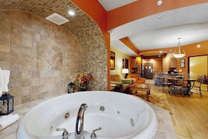Interior - Relaxing Dells Condo | Adventure Access Perk (Wisconsin Dells)