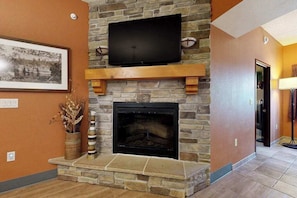 Interior - Relaxing Dells Condo | Adventure Access Perk (Wisconsin Dells)