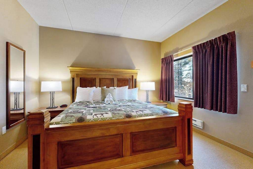 Iron/ironing board, Internet, bed sheets