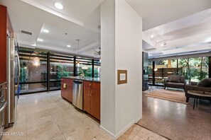 Interior - Camelview Optima Ground Unit-Art Studio OT Scottsdale (Scottsdale)