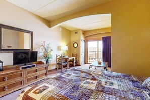 Iron/ironing board, Internet, bed sheets - Riverside resort studio with balcony (Wisconsin Dells)