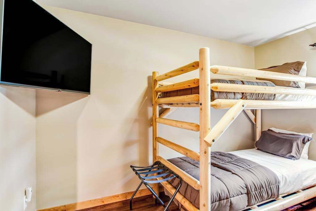 Iron/ironing board, Internet, bed sheets